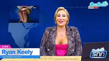 Camsoda - Big Tits MILF Ryan Keely Enjoys Sybian While Reading The News