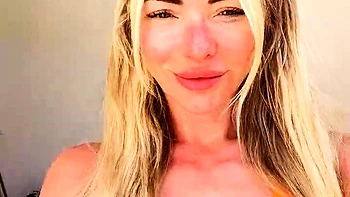 Big boob brunette masturbates on webcam