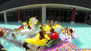 Vicky At Home featuring Vicky Vette and Penny Pax's cunnlingus clip