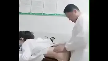 情欲急诊室 小护士被医生的大鸡巴磨蹭到逼逼超痒~医生快~病人还在外面等啊！