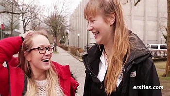 Studentinnen Mit Rocken Haben Spab Im Seminarraum