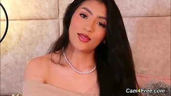 Sexy Babe Exploring Herself