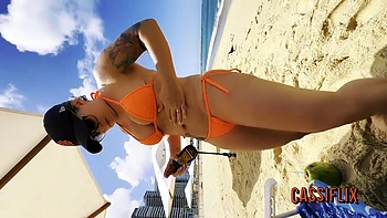 Loira Brasileira - Adoro Provocar Na Praia, E Ver Meu Boy Cheio De Tesao