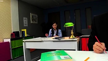 Asian masseuse fetish babe gives blowjob to her lucky client