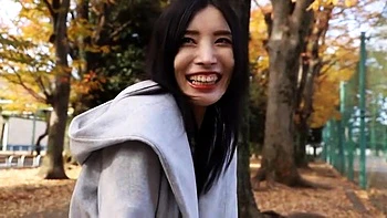 色気漂う美人妻がキスから積極的に男の乳首舐めやフェラをする淫乱痴女前戯