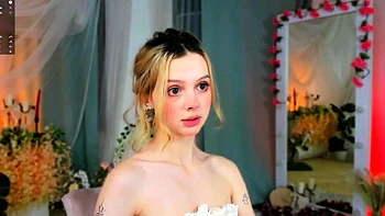 Amateur Blonde Teen Plays Solo with Toy Webcam Porn