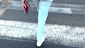 Valentina Wetting Jeans 3 Times At The Fortress Park