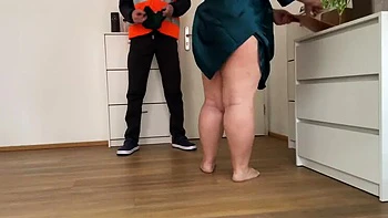 Mature MILF Handjob & Cumshot for Delivery Stranger - Amateur Homemade HD