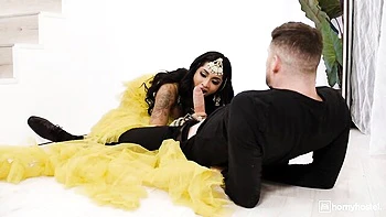 Yasmina and Aaliyah's curvy porn