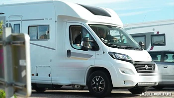 Ophélie, 27, milf RRHH seducida en lencería