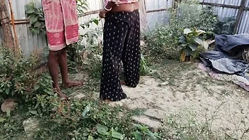 Desi Bhabhi Outdoor Sex with Big Tits and Big Ass - Indian Aunty Fucked
