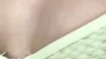 Brune chaude se masturbe en webcam