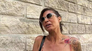 Irogenia and Cataleya make the funfair sublime! - Jacquie et Michel TV