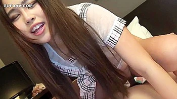 4616022 年齢に似合わすヒッチな経歴から炸裂するアtル舐めシュホフェラか最高制服か似合うはにかみ19歳緊急出演無