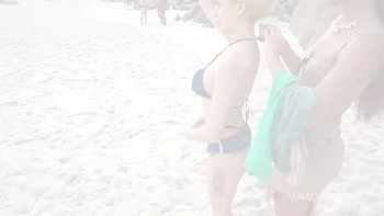 Daped-In-Public #9 : Beautiful & Sexy 22 Years Brazilian Blonde