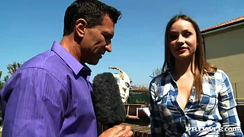 Ass Hunting Irina Bruni in Venice - Private Porn Sex Videos