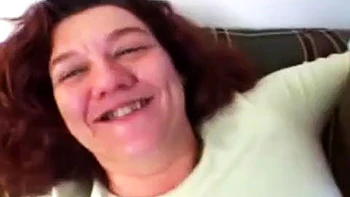 Femmes exploitées à l'aube : pipe, levrette et cowgirl