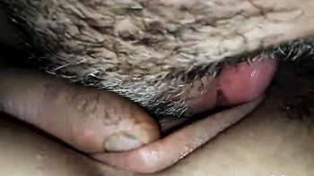 Norsk MILF's fitte slikket av amatrbrunett