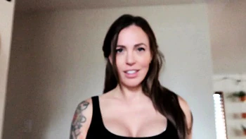 Big boob brunette masturbates on webcam