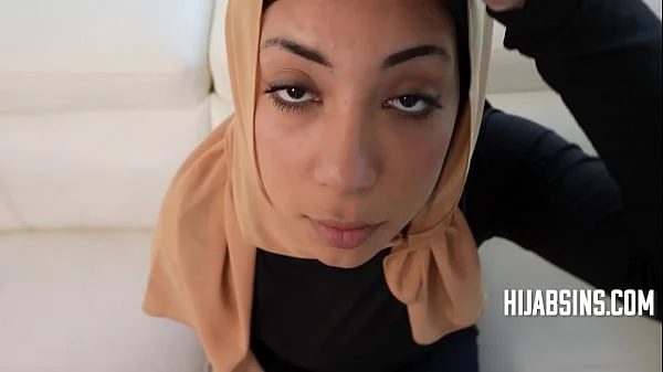 American Doc Takes Advantage Of Naive Arab Hijab Girl - Ozzy Sparx