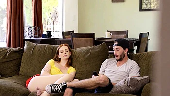 Hermana de paso pelirroja follada hardcore