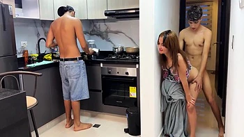 Индийская мачеха с большой жопой разрешает пасынку лечь с ней