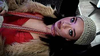 Scarlett Bloom and Madison share a big bed to sleep