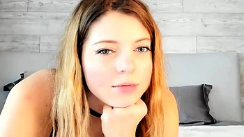 Primer plano de la perfecta pussy de la milf rubia Selda