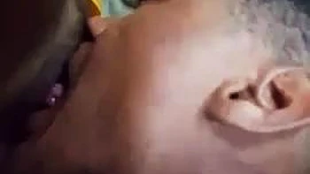 Prostituta random chupando la polla de Jude en el coche