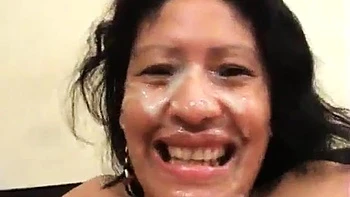 Любительница с большими сиськами и толстой жопой