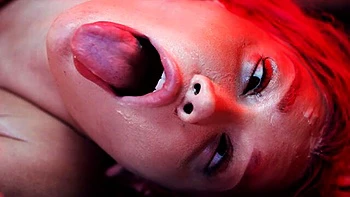 Pelirroja hentai con monstruoso coño enorme