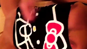 MILF amateur parle salement en se masturbant seule