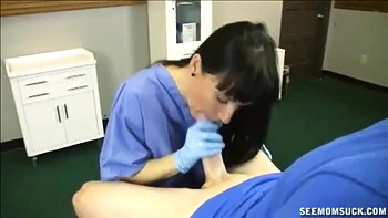 Angie Noir chupa el gran pene del hijastro hasta que explota