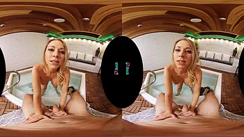 Katie suce et chevauche un gros sexe en POV