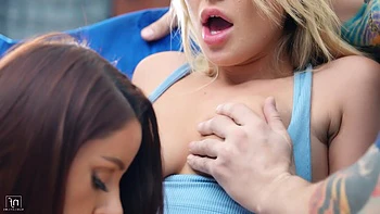 Trio com boquete, loira e morena com brinquedos e peitões