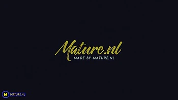 Curvy 50yo Boss Lola Seduces Teen Maid Amelia for Lesbian Pussy Licking