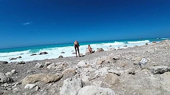 Boquete, gozada, lambida na bunda e mijada na praia POV