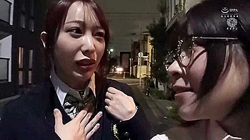 Nerdige asiatische Lesben dominieren Senpai mit Toys