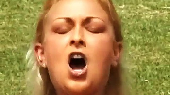 Pool-Gangbang mit Anal-Doppelpenetration und Blasen