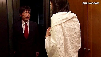 Stiefmutter Natsumi Watanabe verliebt sich in ihren Stiefsohn