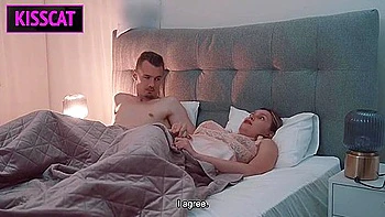 Belle-mère se réveille avec la grosse bite du beau-fils, baise faciale