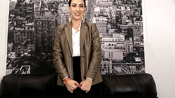 MILF Victoria Sunshine leva cuzada, creampie e engole o pau