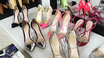 Honey Blue: Brünette Solo-Fetisch-Action