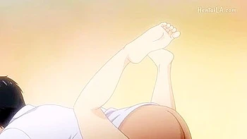 Jeune Japonaise lèche ses seins et finit creampie