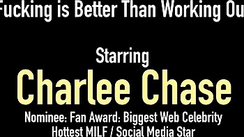 Charlee Chase milf suce à la maison seins énormes