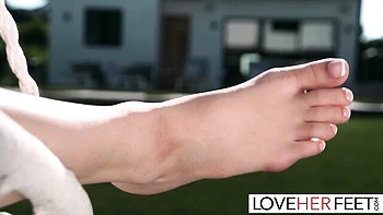 Джей гнёт Молли, лижет и дрочит ноги