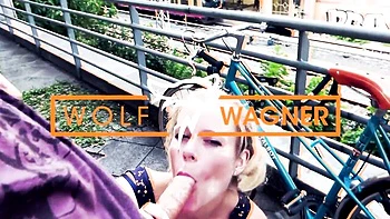 Latina Milf Mara Martinez fickt draußen mit Berliner Kerl