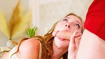 Rion King baise Macy Meadows en POV avec une fellation intense