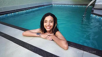 Латинка с анальным сексом и минетом от большого члена в интеррасе