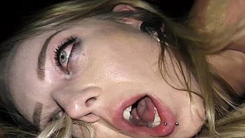 Anna Lee wird Missionarsstellung mit rasiertem Pussy gefickt